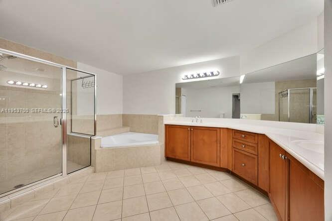 COLONNADE AT DADELAND SW - Residential