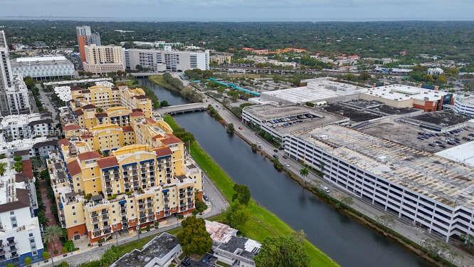 COLONNADE AT DADELAND SW - Residential