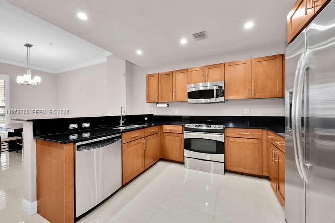 COLONNADE AT DADELAND SW - Residential