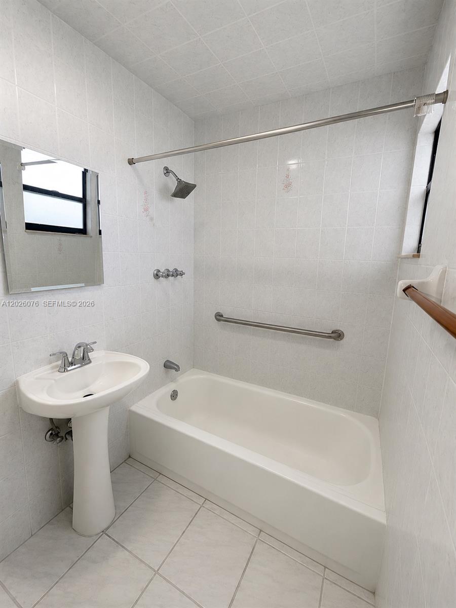 KINGS GARDENS SEC TWO - Residential Lease