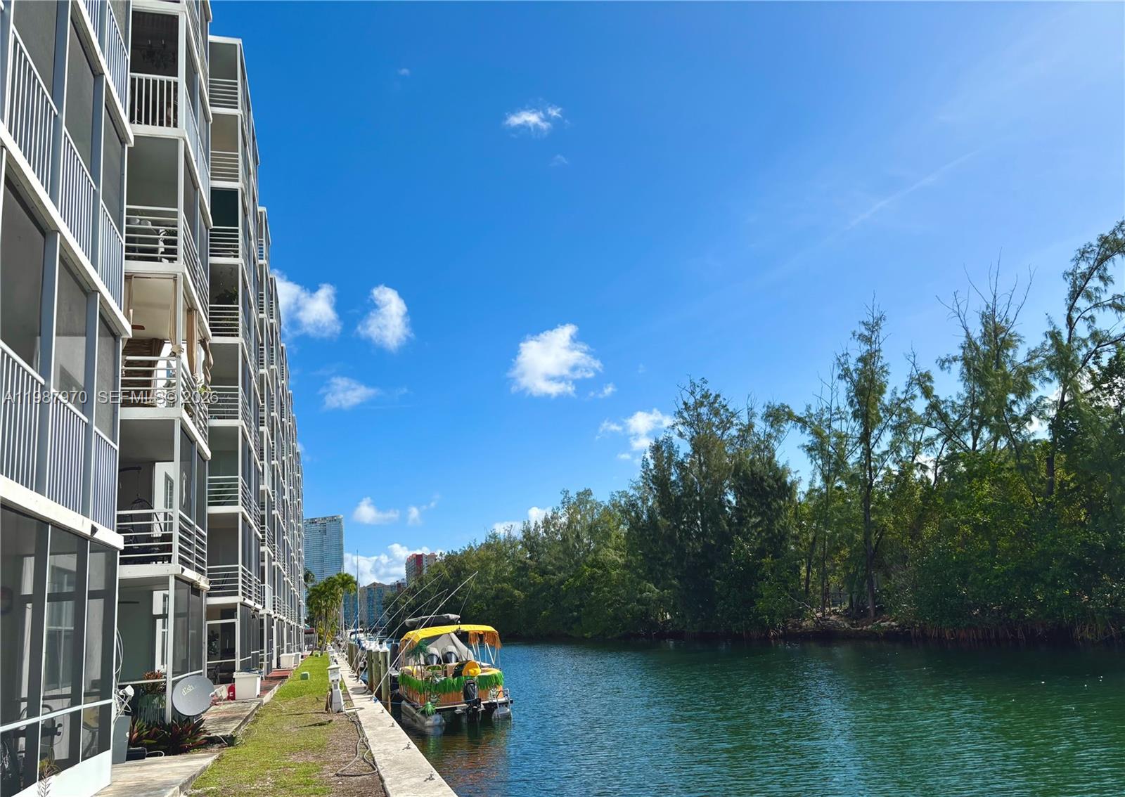 EASTERN SHORES WHITE HOUS - Residential