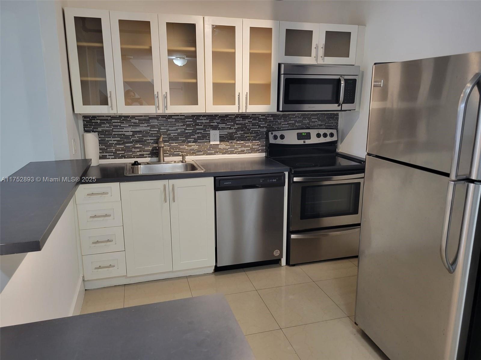 GREENWICH PH I CONDO - Residential