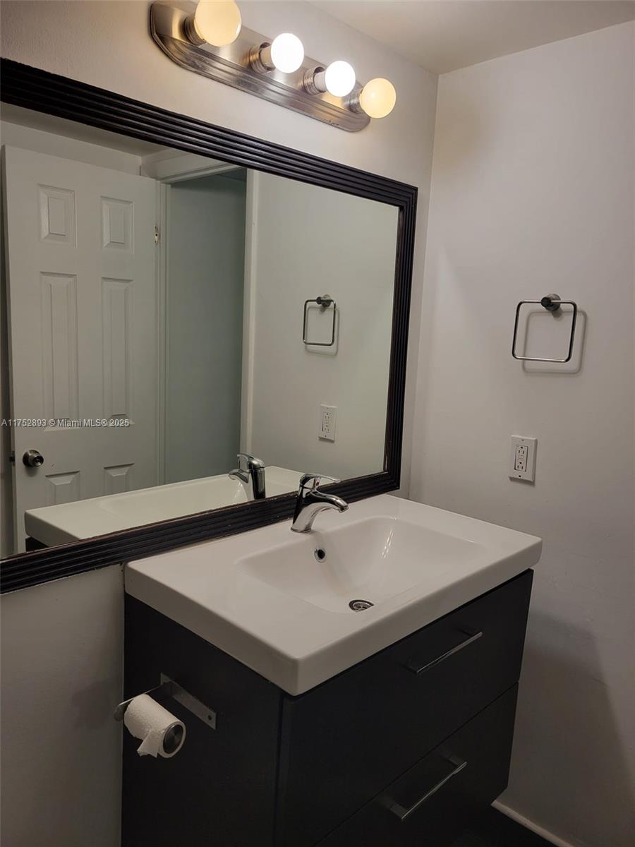 GREENWICH PH I CONDO - Residential