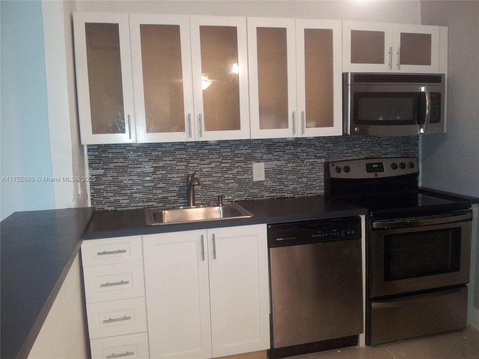 GREENWICH PH I CONDO - Residential