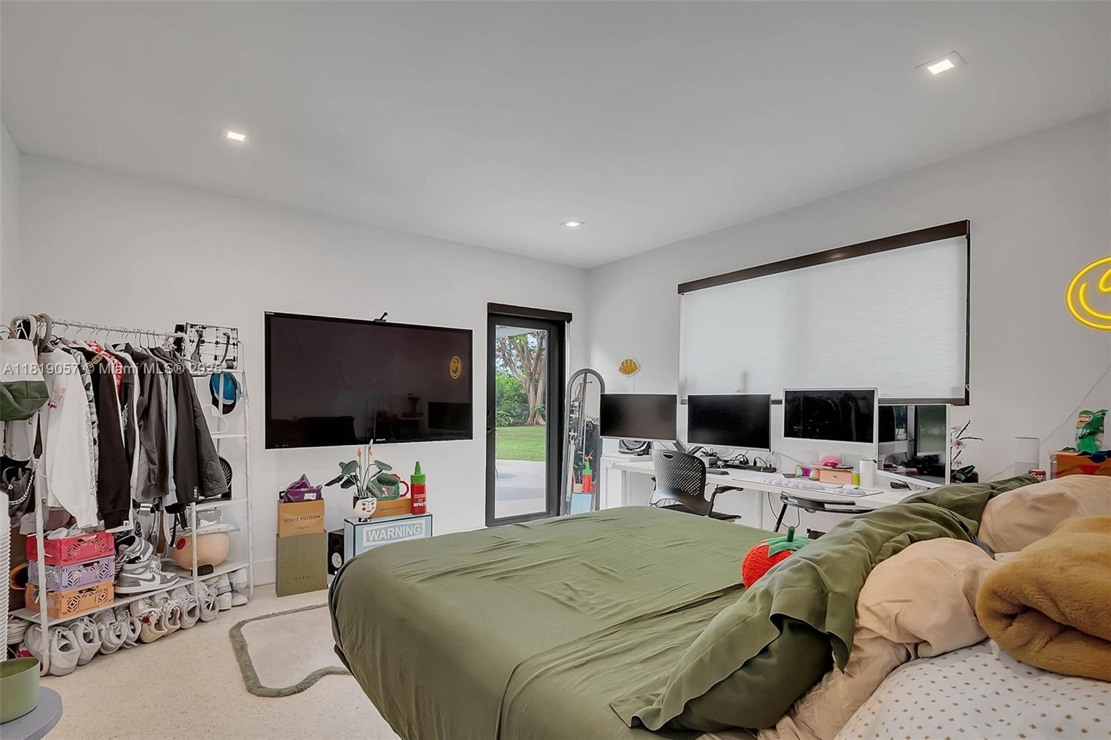 KINGS VIEW - Residential Lease