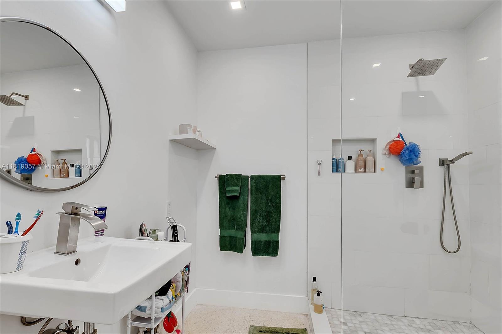 KINGS VIEW - Residential Lease