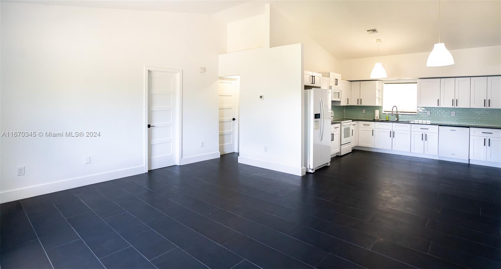 DRIFTWOOD ESTATES NO 2 - Residential Lease