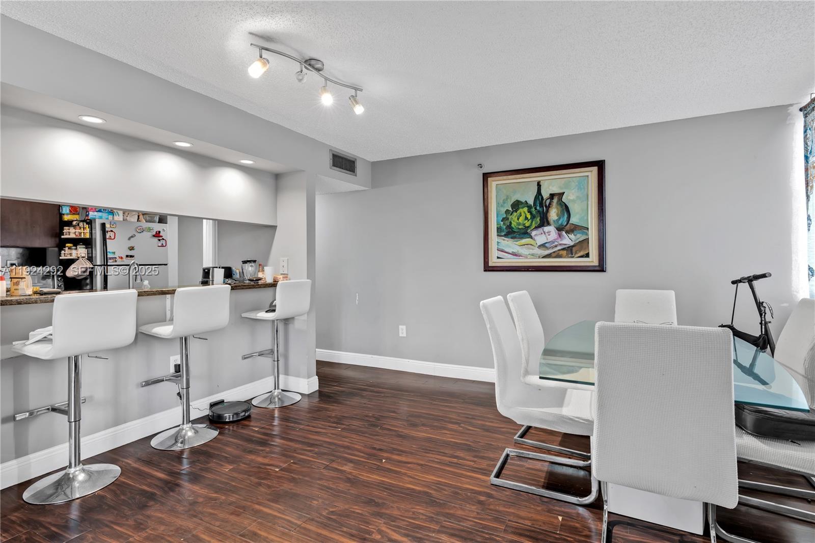 MADISON DOWNTOWN CONDO - Residential