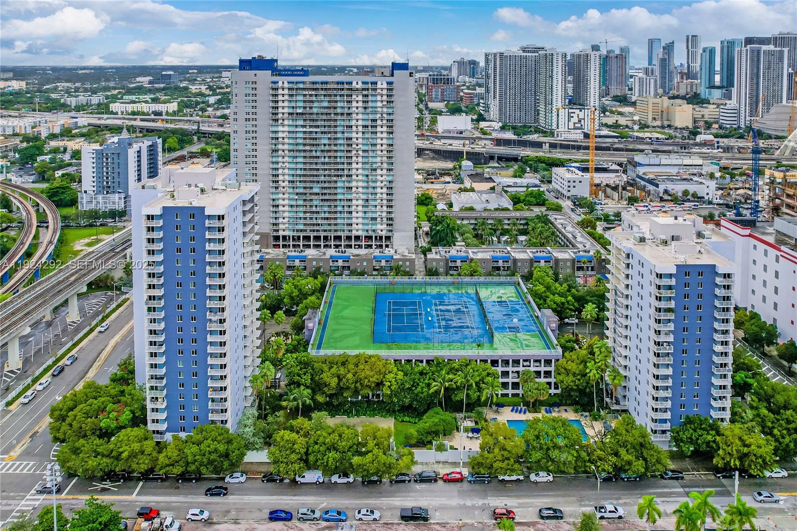 MADISON DOWNTOWN CONDO - Residential