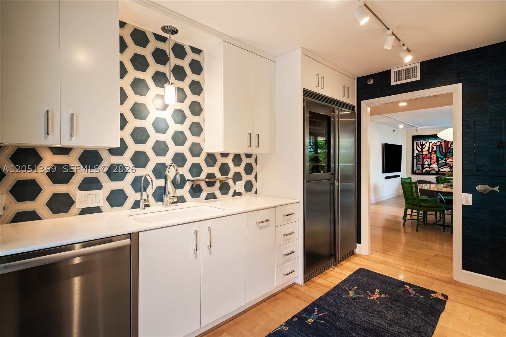 THE COCONUT GROVE BAYSHORE - Residential