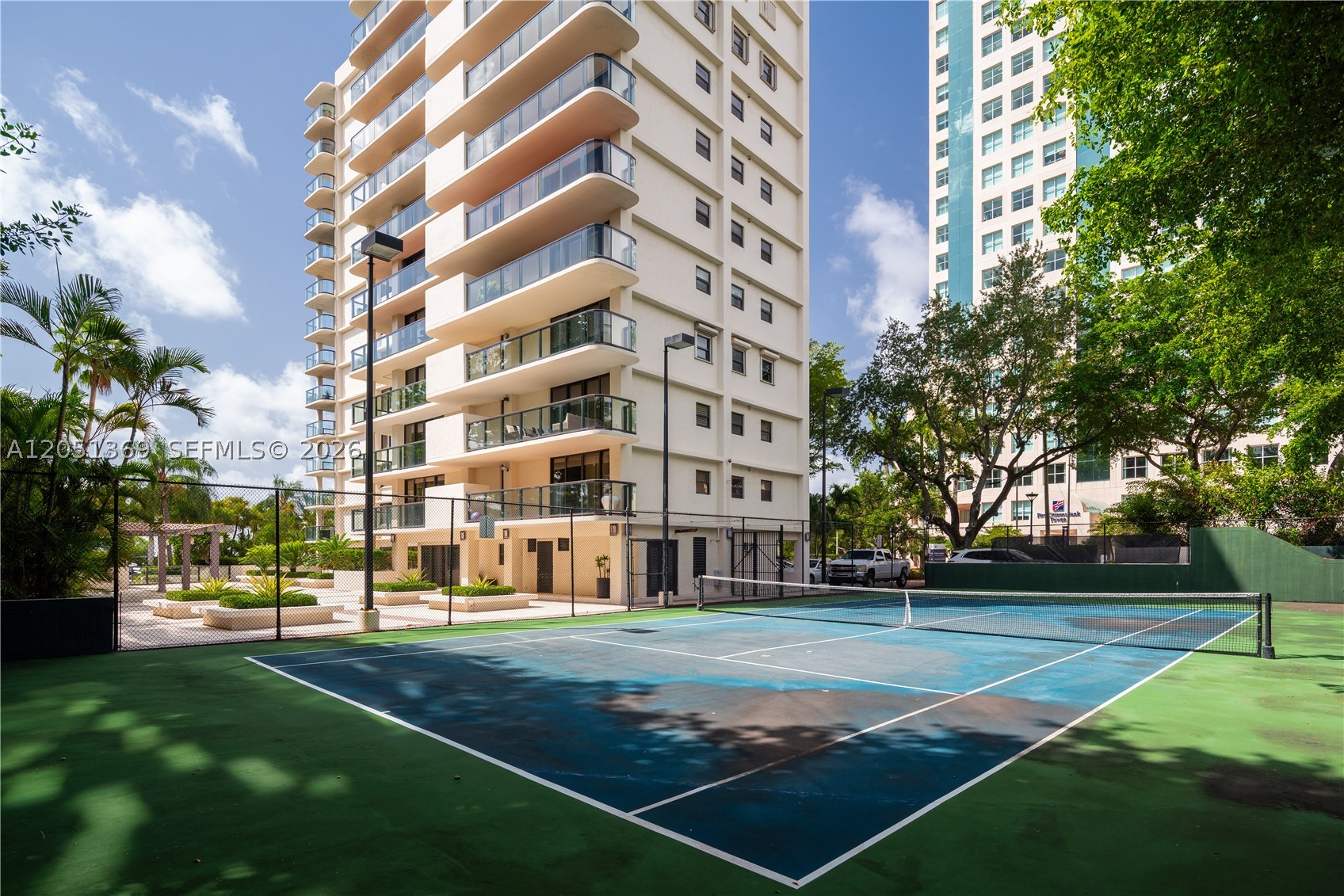 THE COCONUT GROVE BAYSHORE - Residential