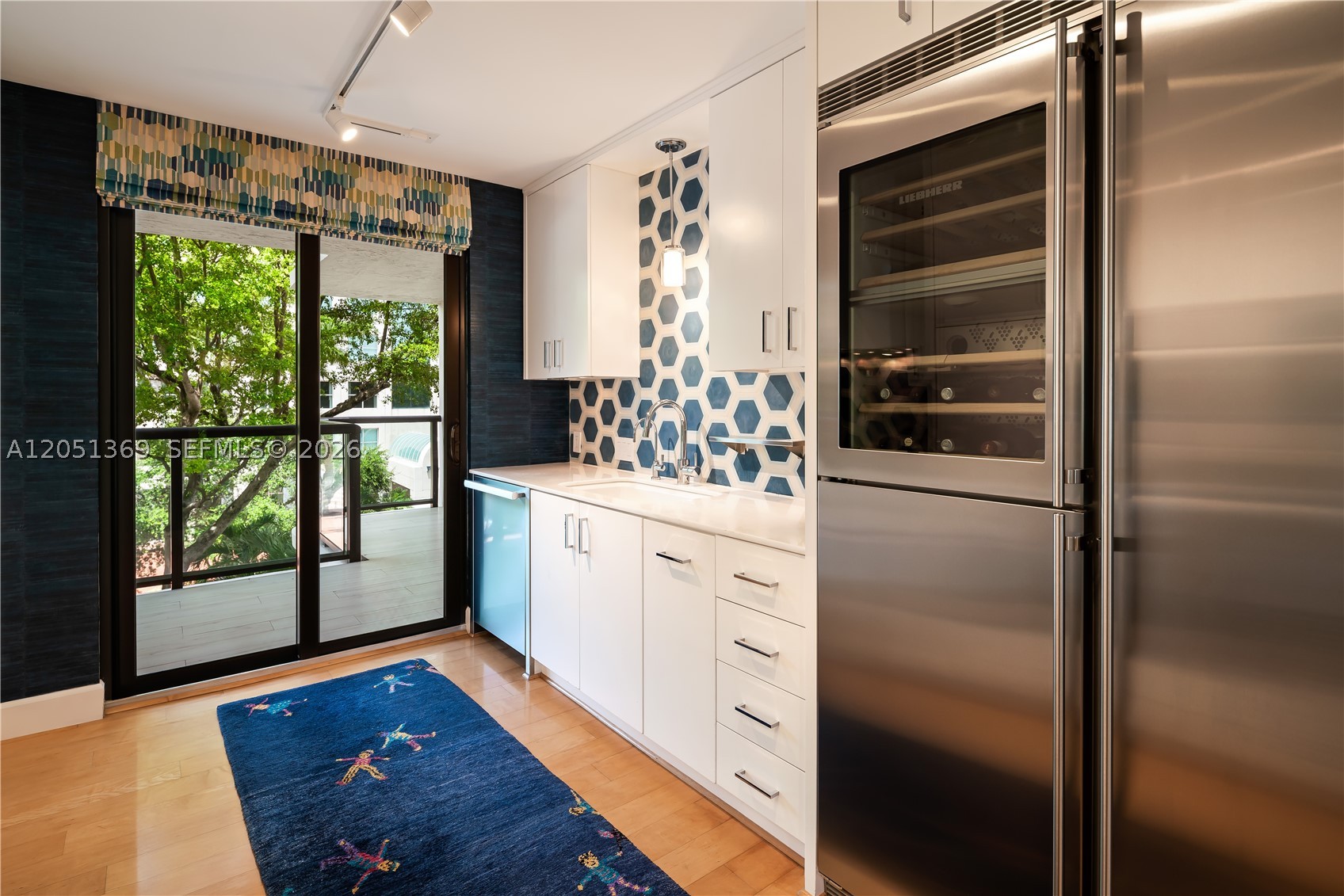 THE COCONUT GROVE BAYSHORE - Residential