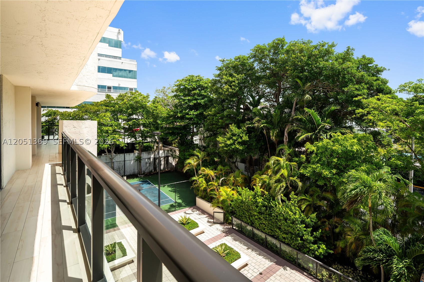 THE COCONUT GROVE BAYSHORE - Residential