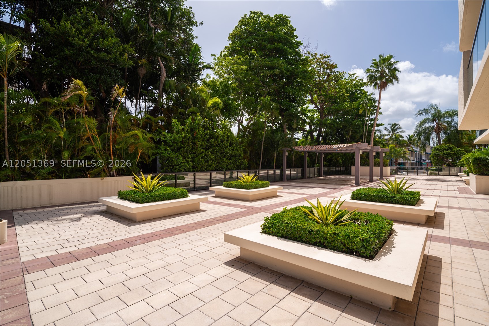 THE COCONUT GROVE BAYSHORE - Residential