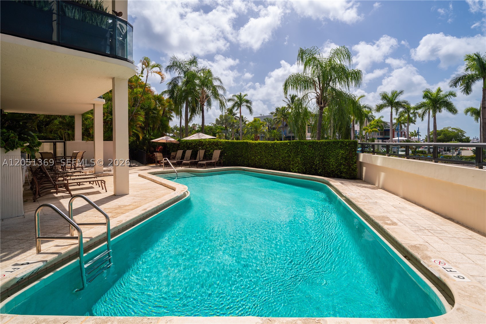 THE COCONUT GROVE BAYSHORE - Residential