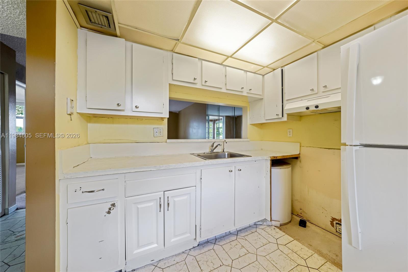 LIME BAY CONDOMINIUM 8 - Residential