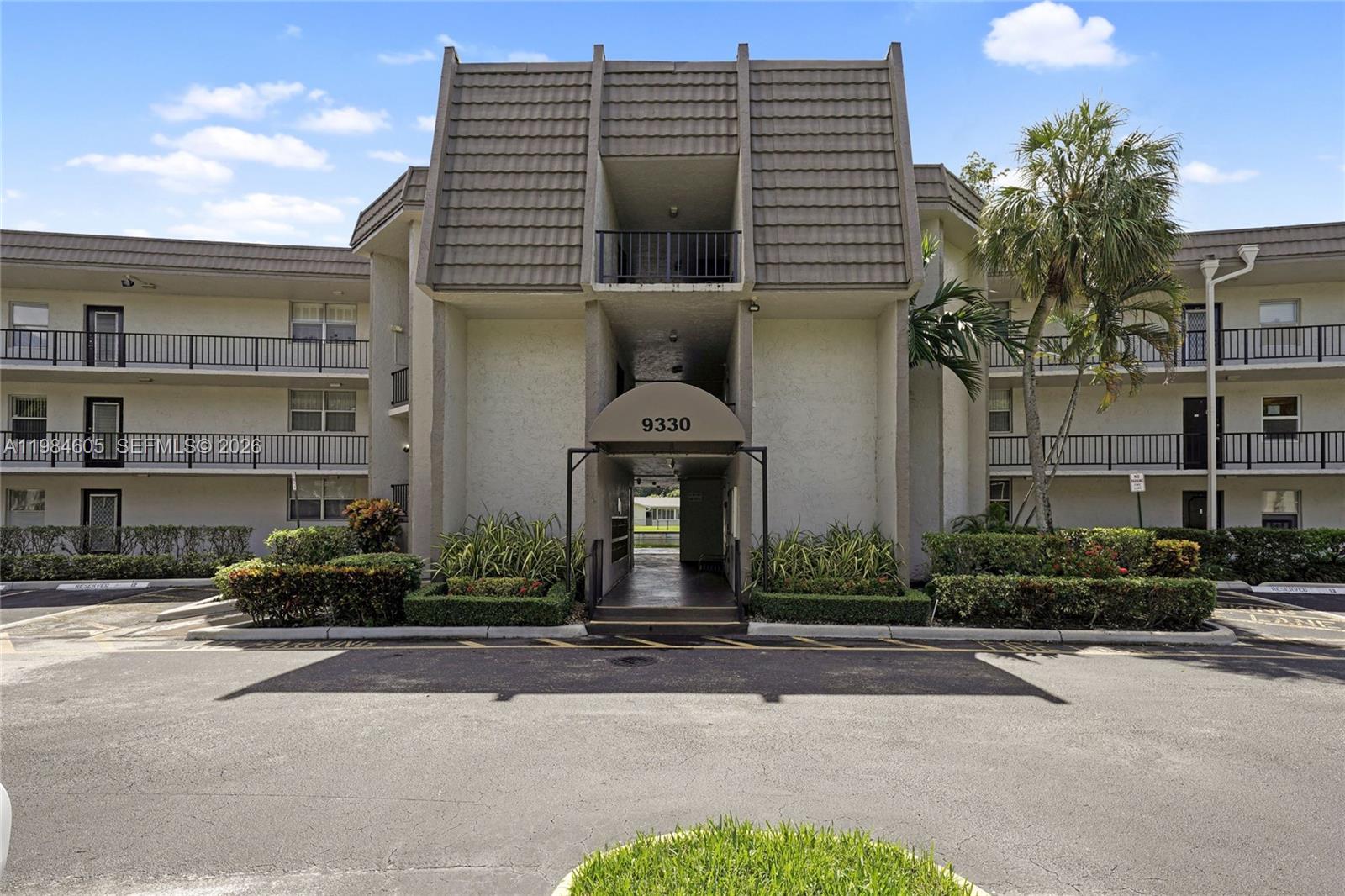 LIME BAY CONDOMINIUM 8 - Residential