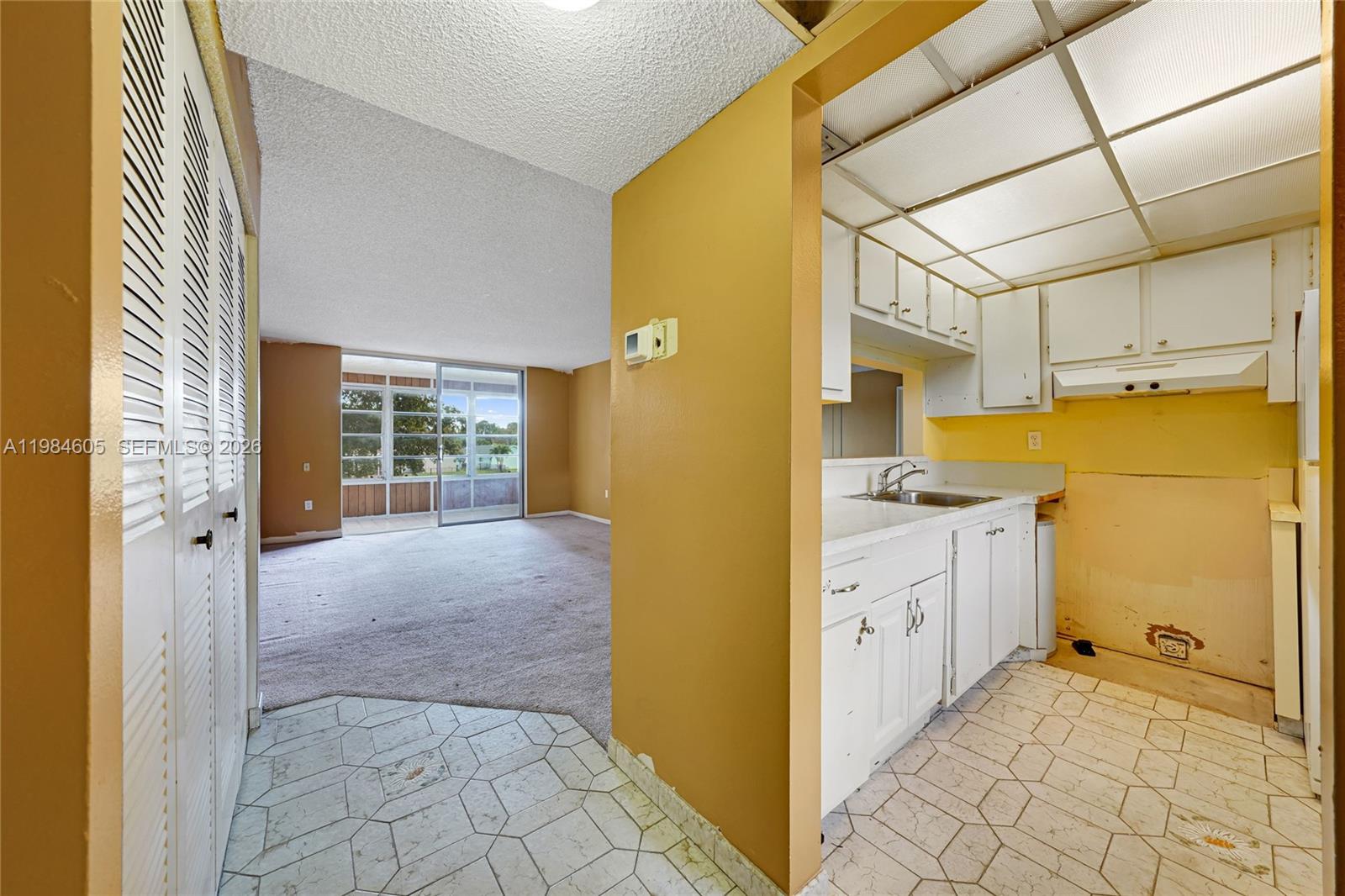 LIME BAY CONDOMINIUM 8 - Residential