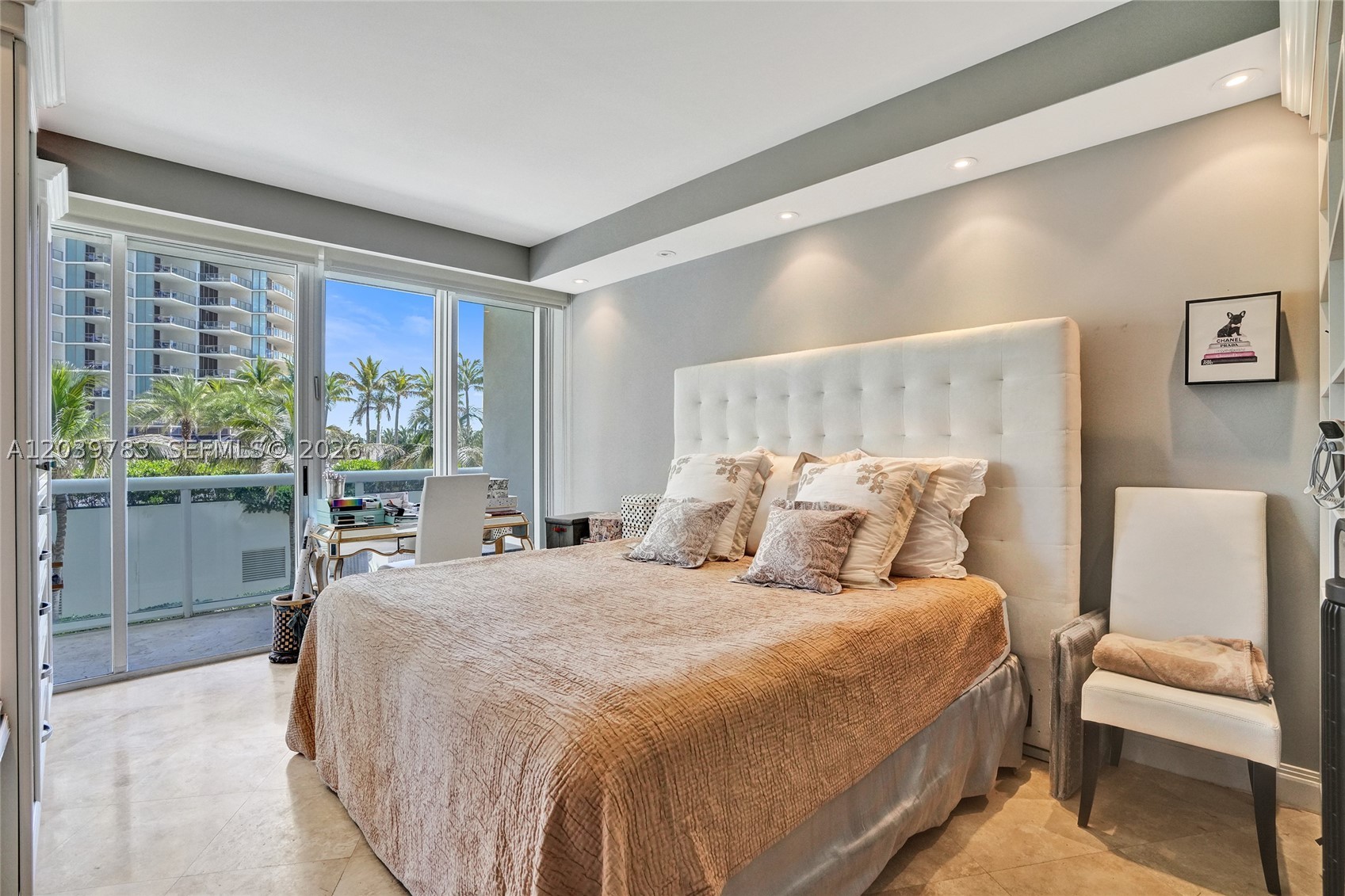 MAJESTIC TOWER - Residential
