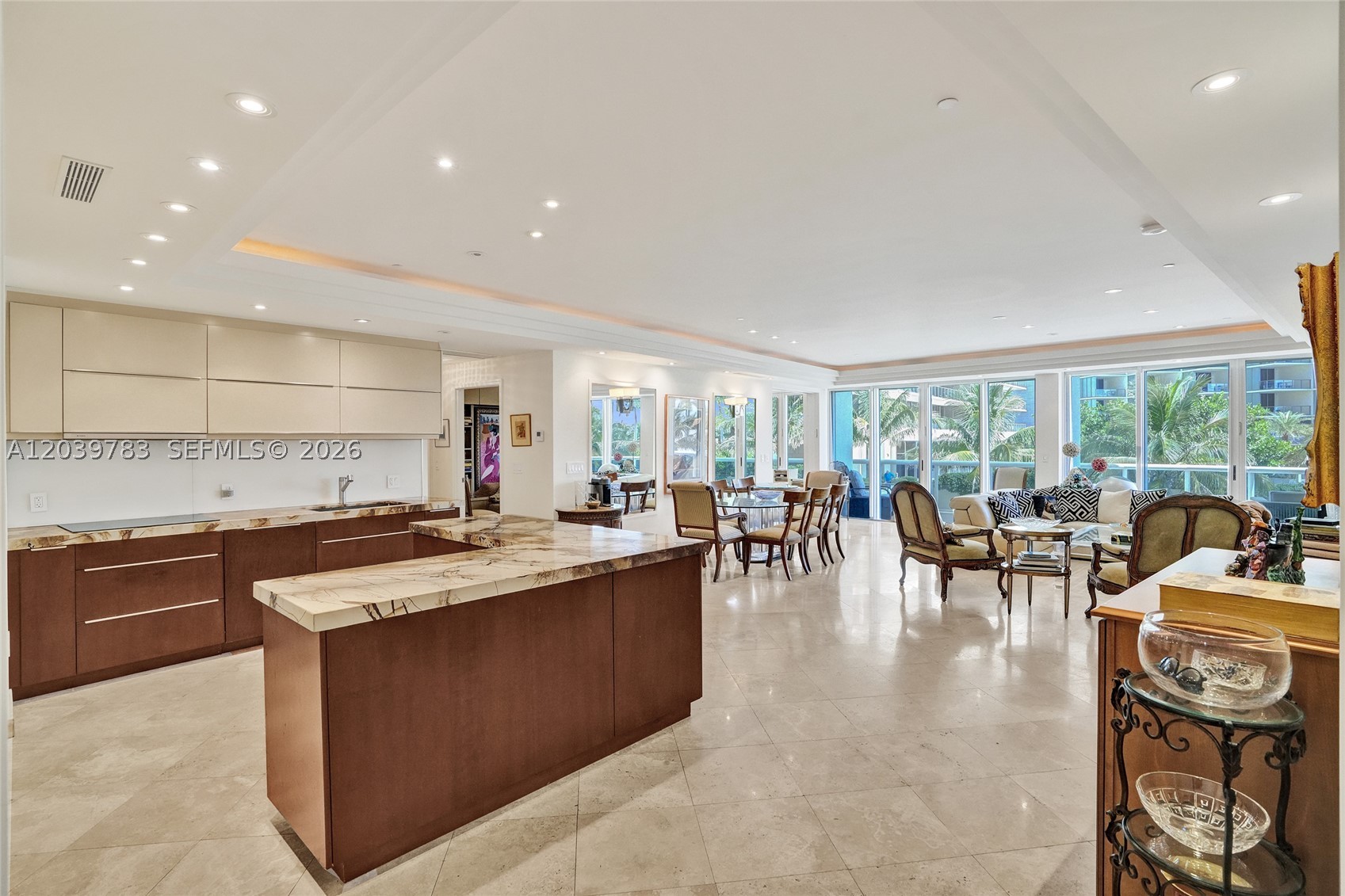 MAJESTIC TOWER - Residential