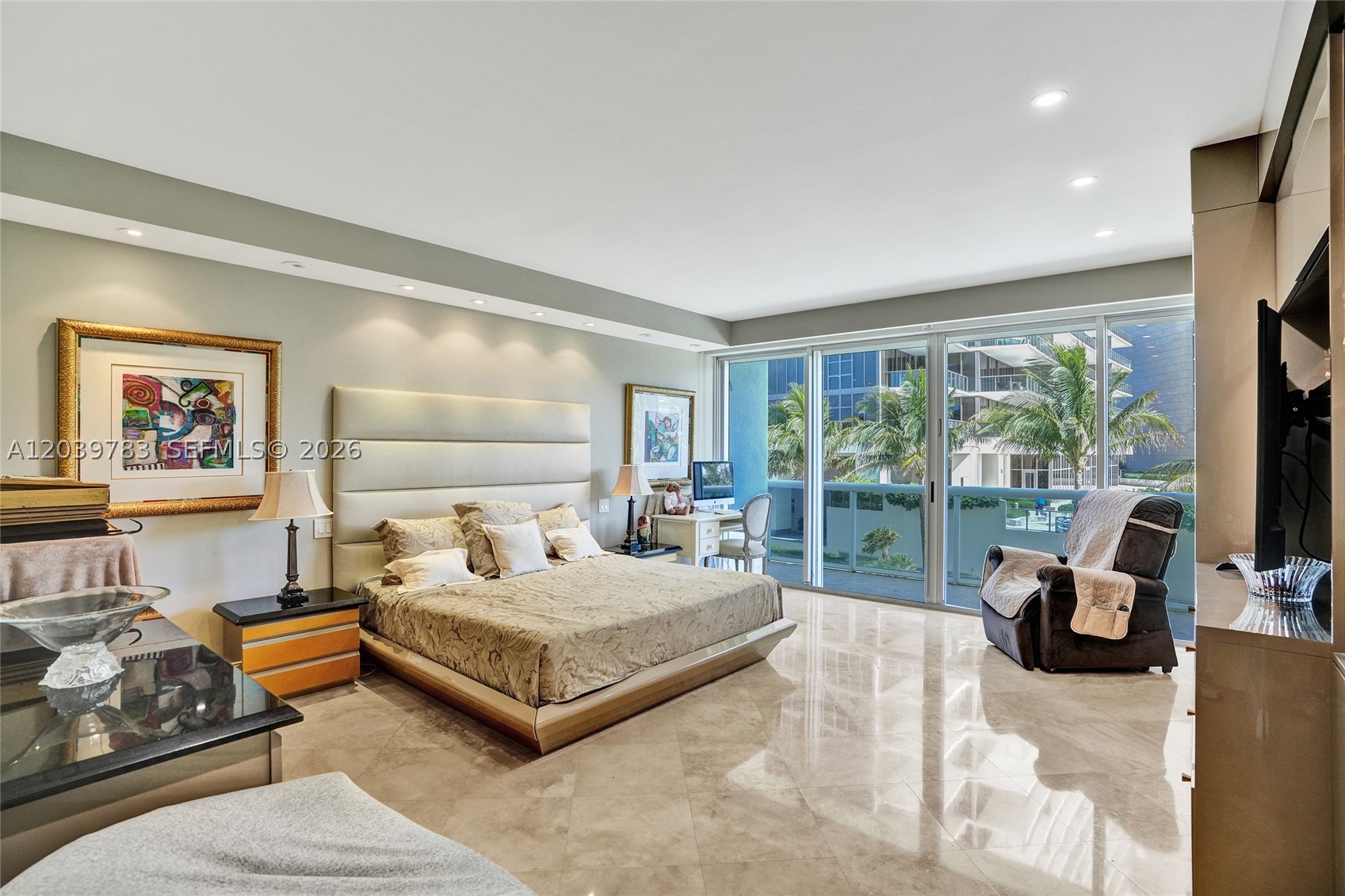MAJESTIC TOWER - Residential