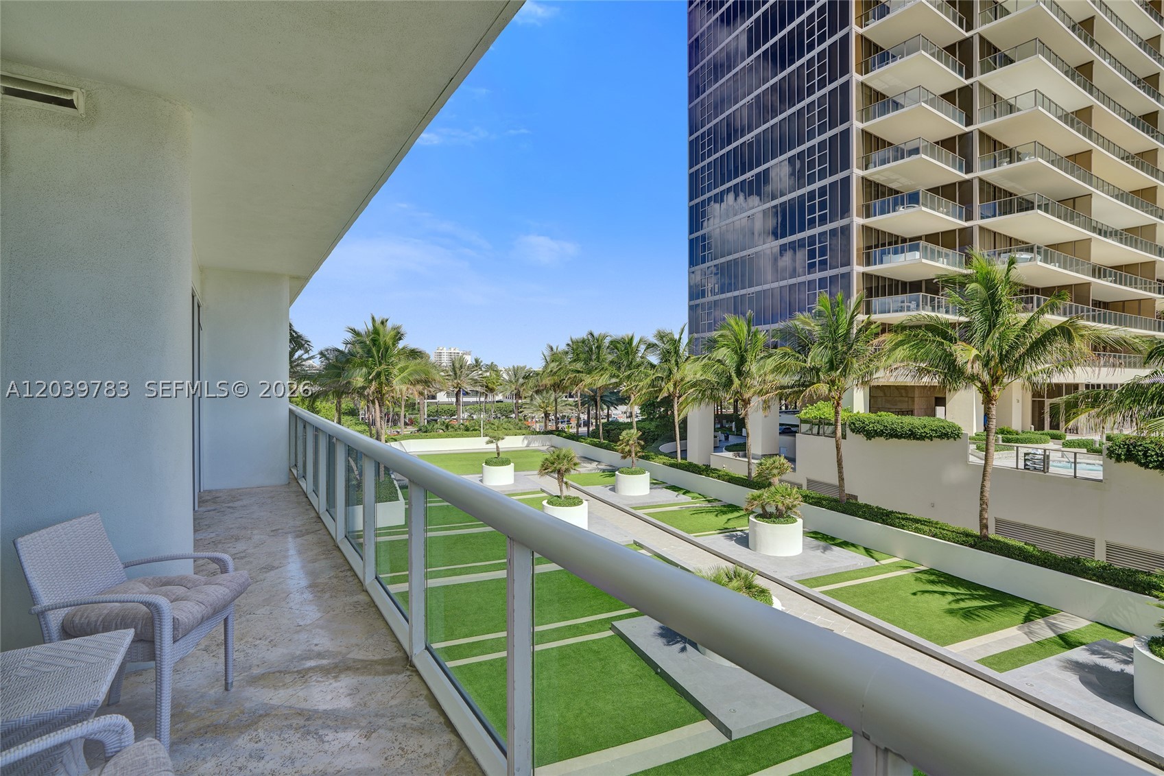 MAJESTIC TOWER - Residential