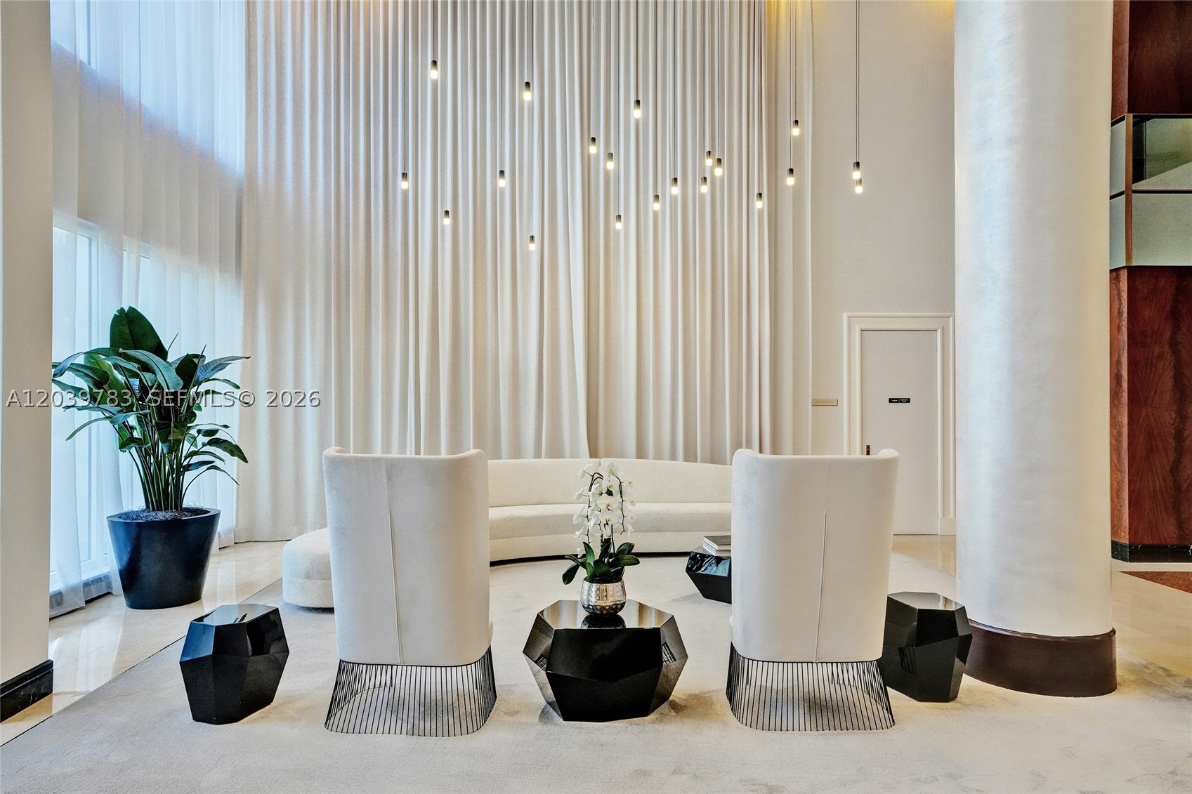 MAJESTIC TOWER - Residential