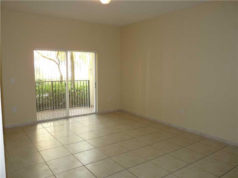 BEAUTIFUL UNIT 2/2 TILE FLOORS. GATED COMMUNITY, POOL, GYM, GREAT SCHOOLS.  READY TO MOVE IN. CALL LISTING AGENT FOR SHOWING INTRUCTIONS.
