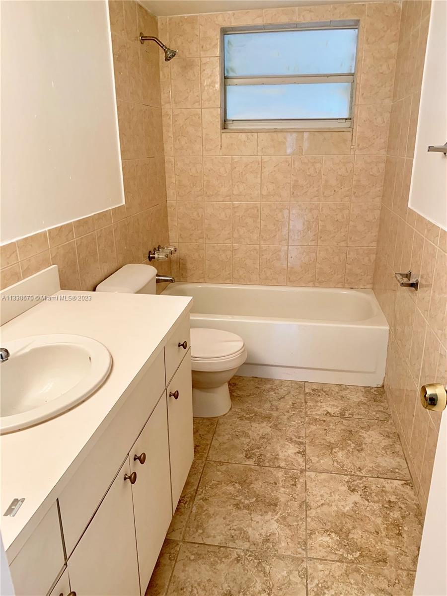 RAMBLEWOOD CONDO A - Residential Lease
