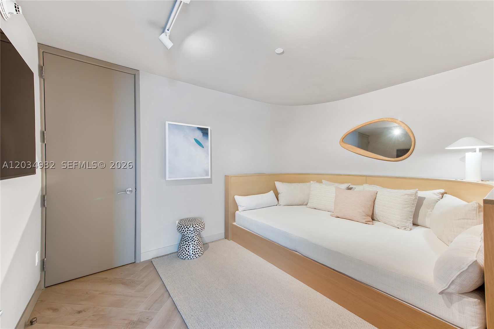 2201 COLLINS AVE CONDO - Residential