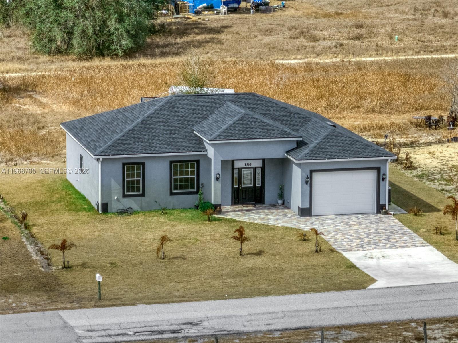 1011.000 - AVON PARK LAKES - Residential