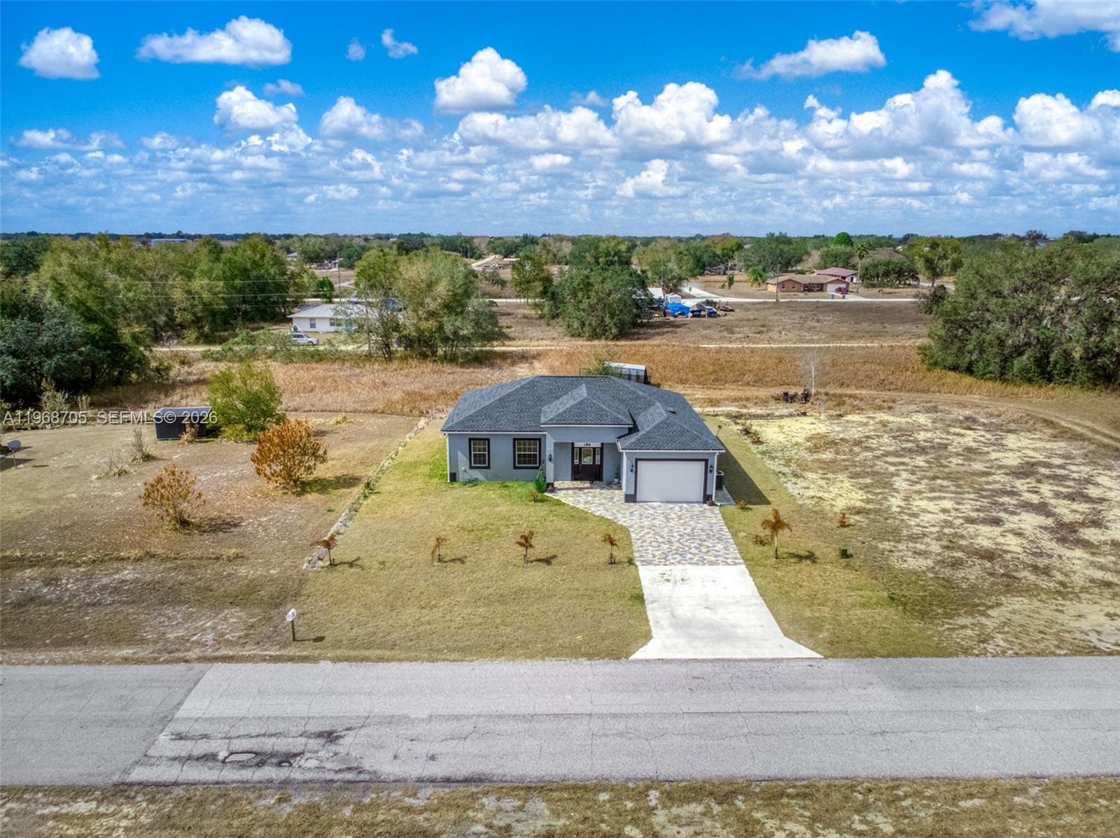 1011.000 - AVON PARK LAKES - Residential