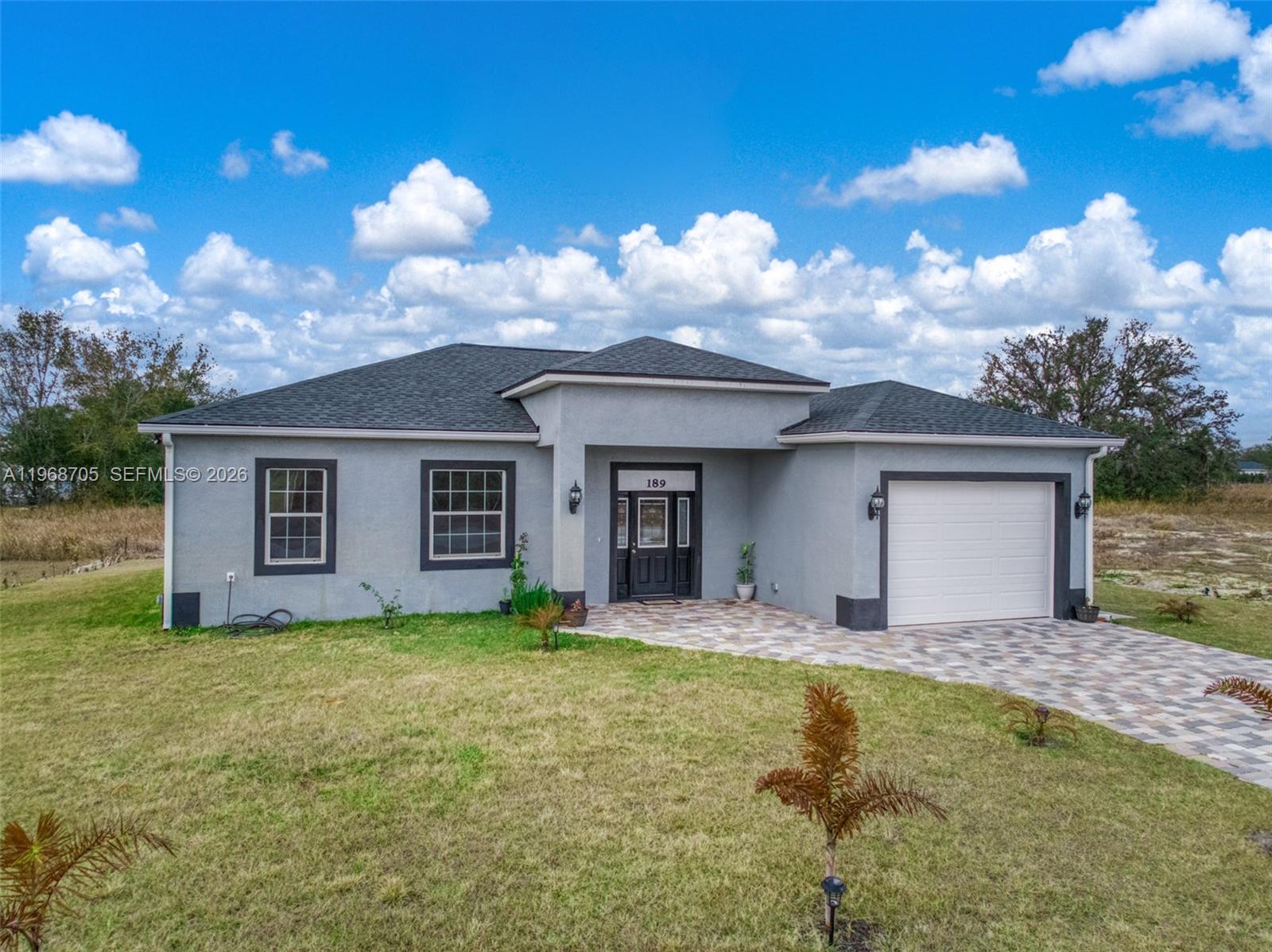 1011.000 - AVON PARK LAKES - Residential