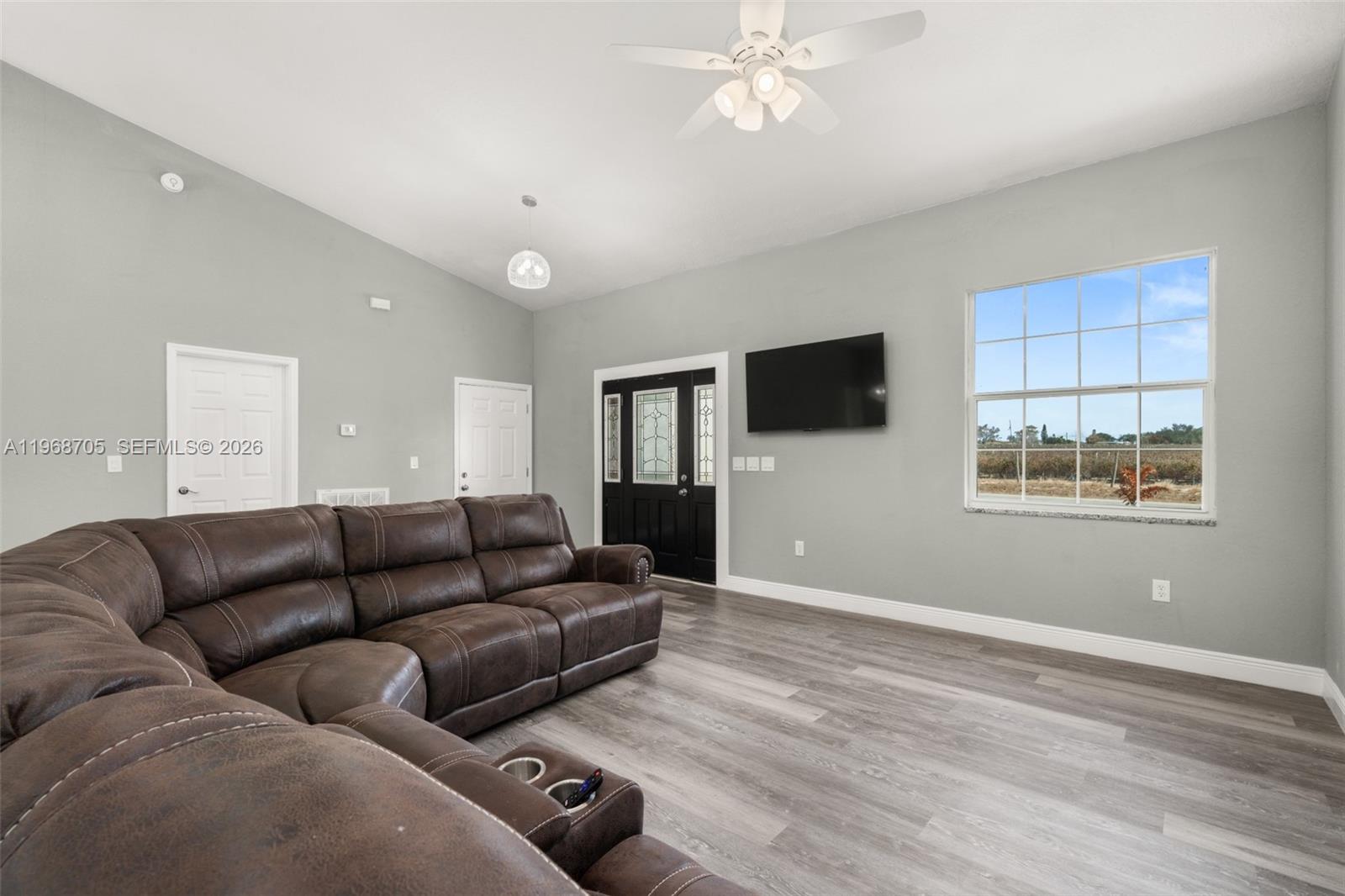 1011.000 - AVON PARK LAKES - Residential