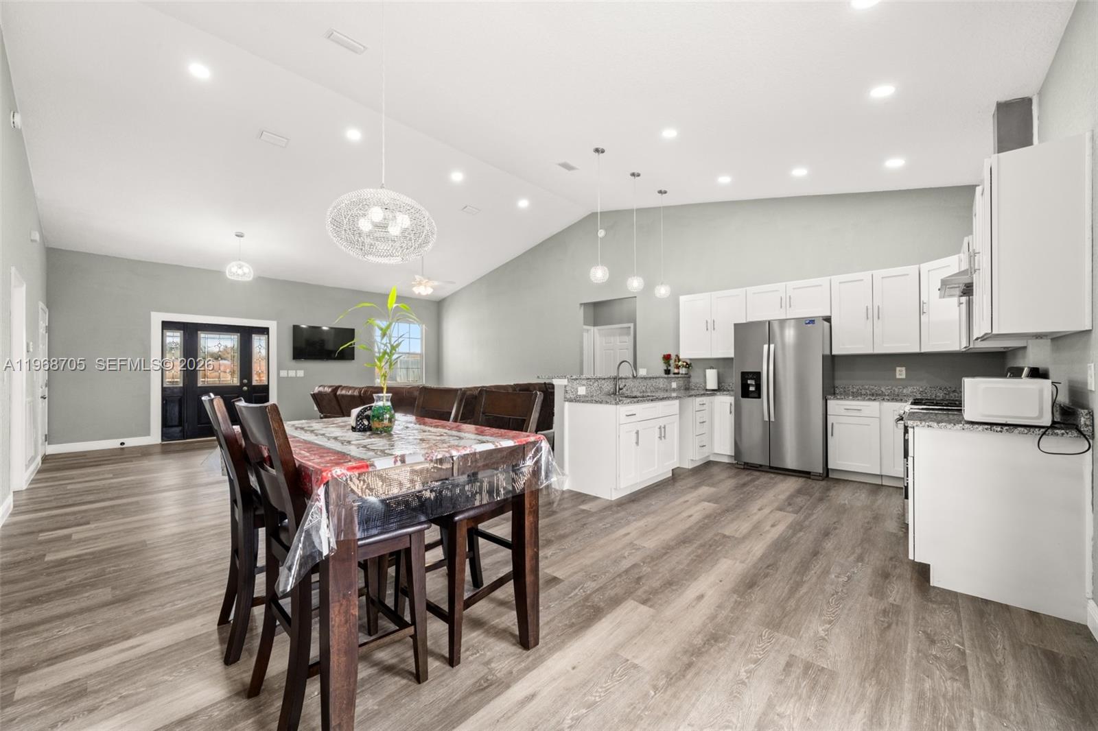 1011.000 - AVON PARK LAKES - Residential