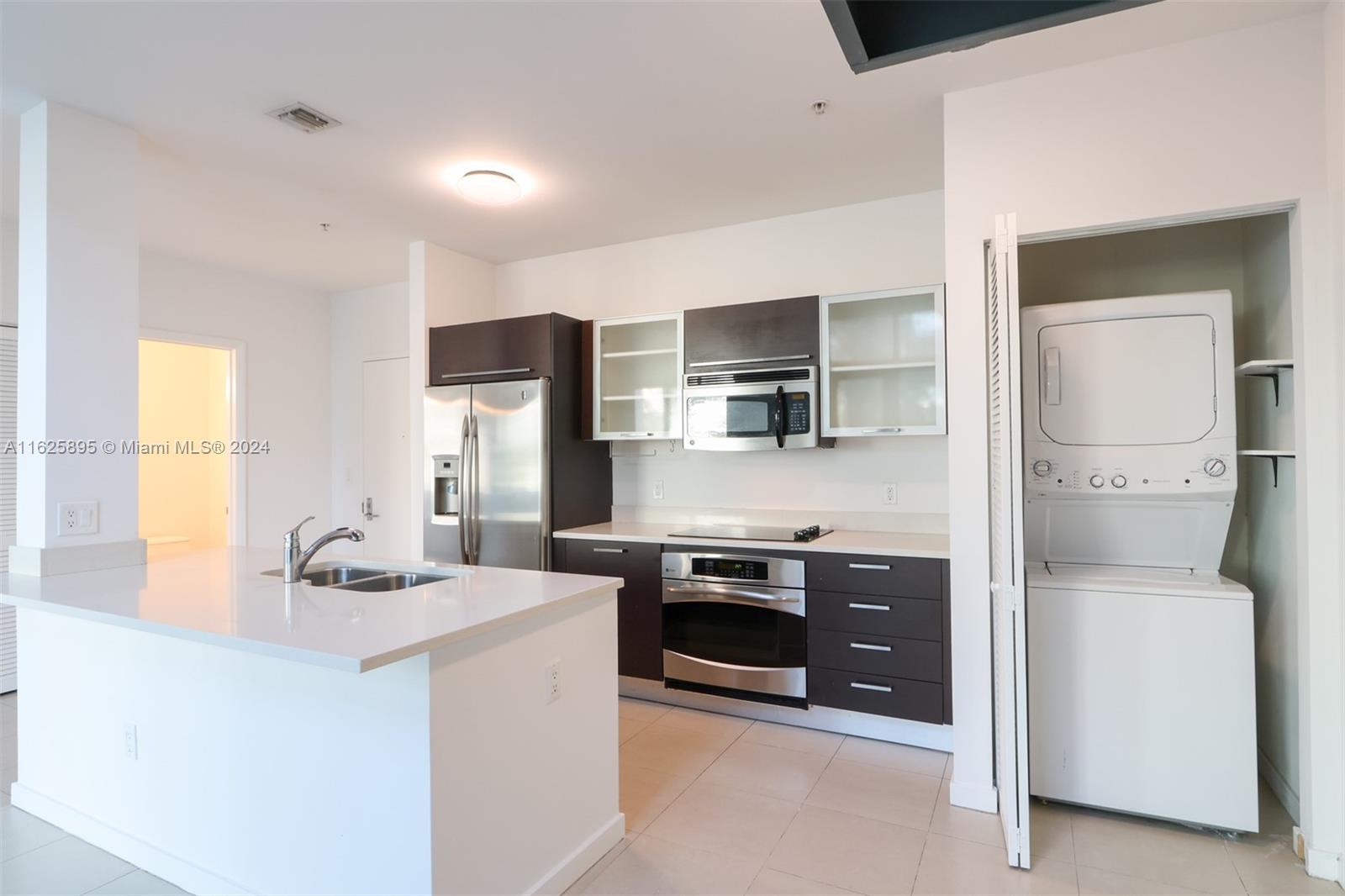 GALLERY ART CONDO - Residential Lease