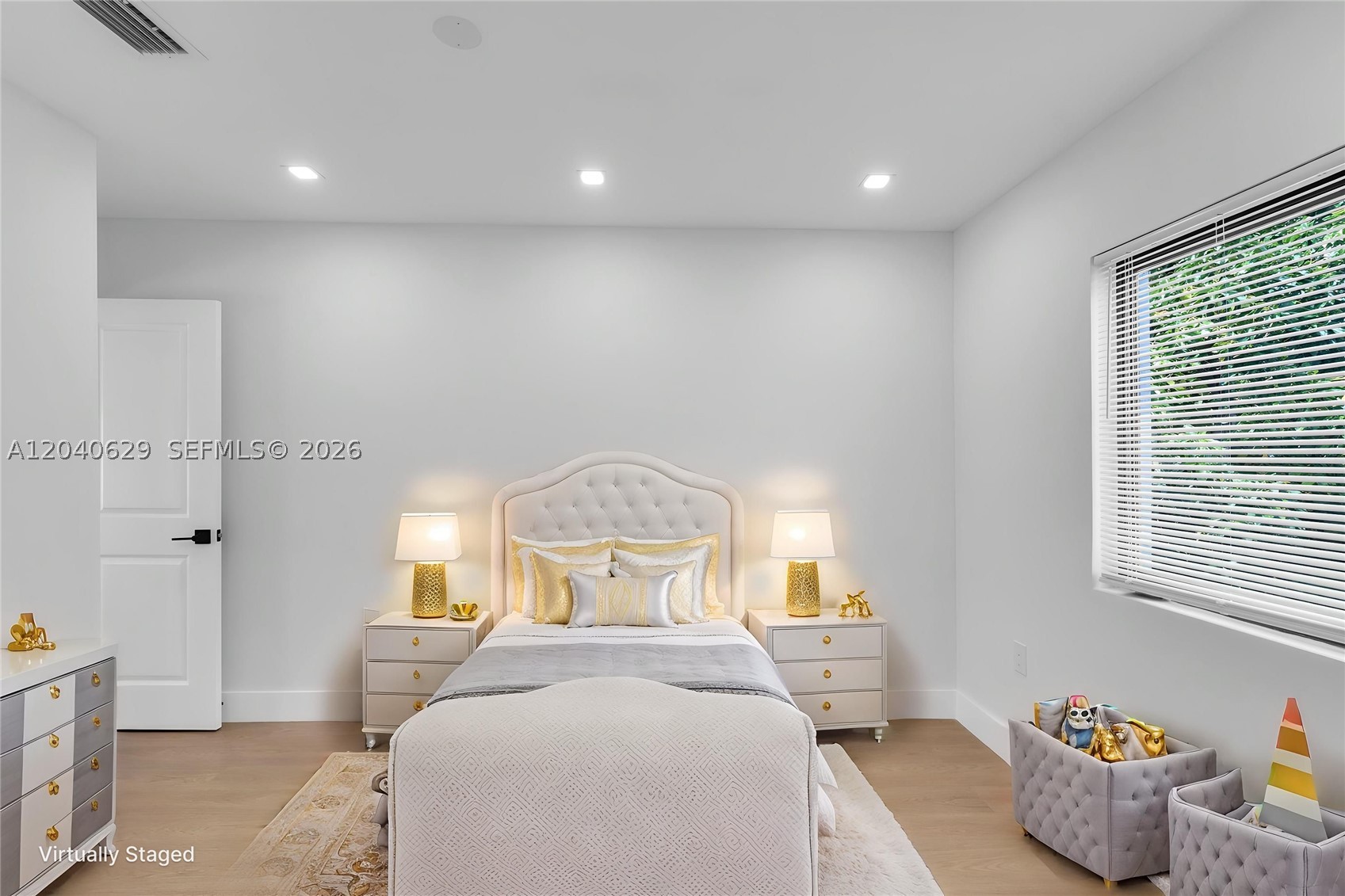 SALIDOR COURT - Residential