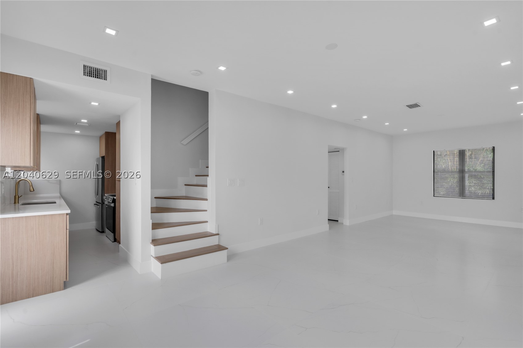 SALIDOR COURT - Residential