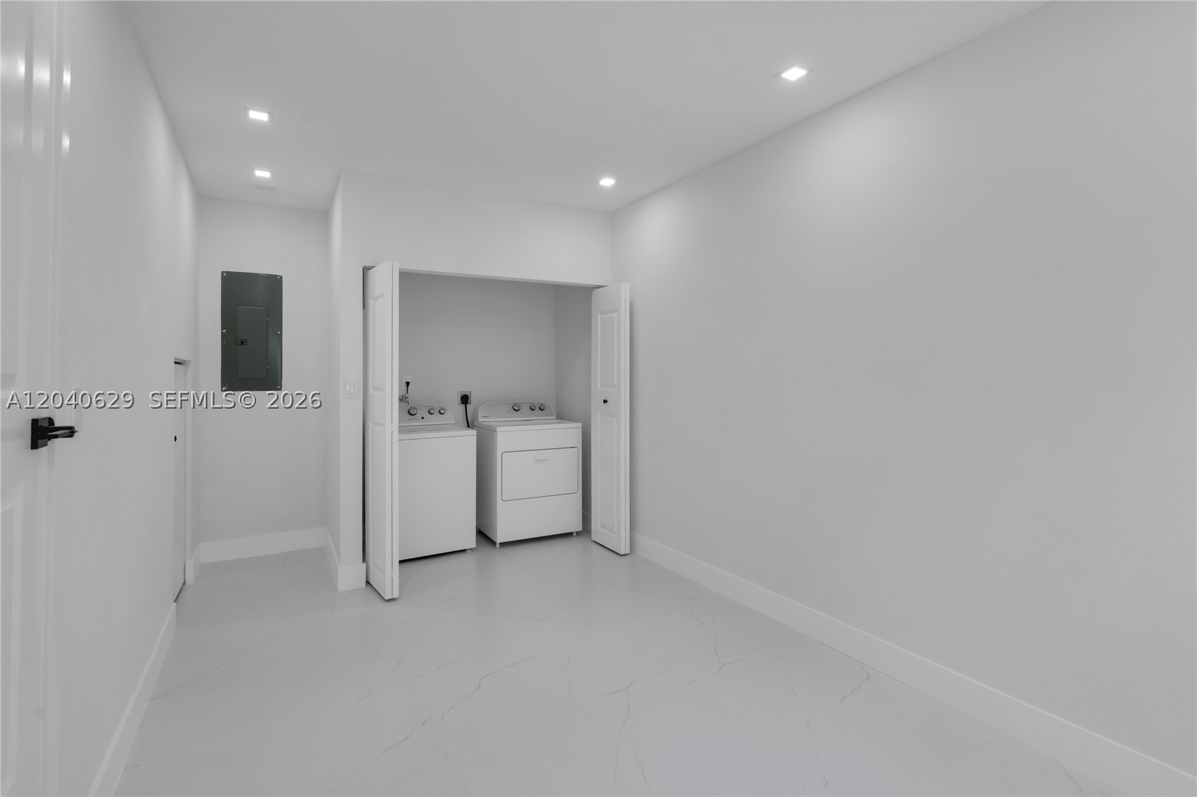 SALIDOR COURT - Residential