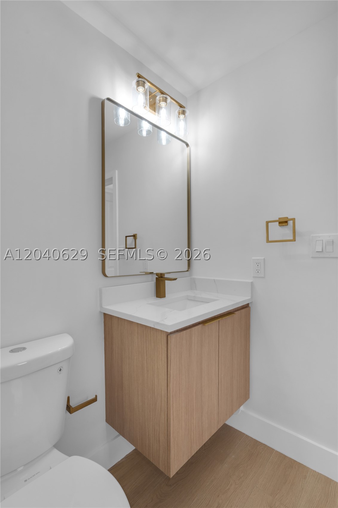 SALIDOR COURT - Residential