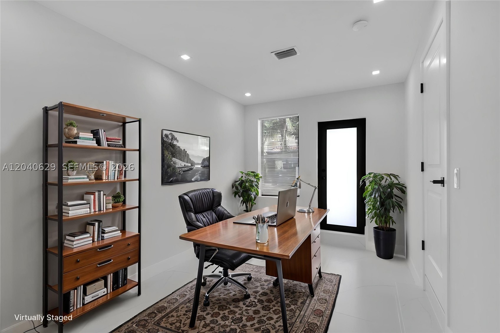SALIDOR COURT - Residential