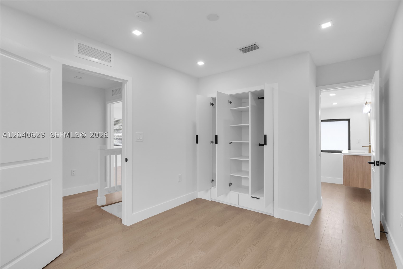 SALIDOR COURT - Residential
