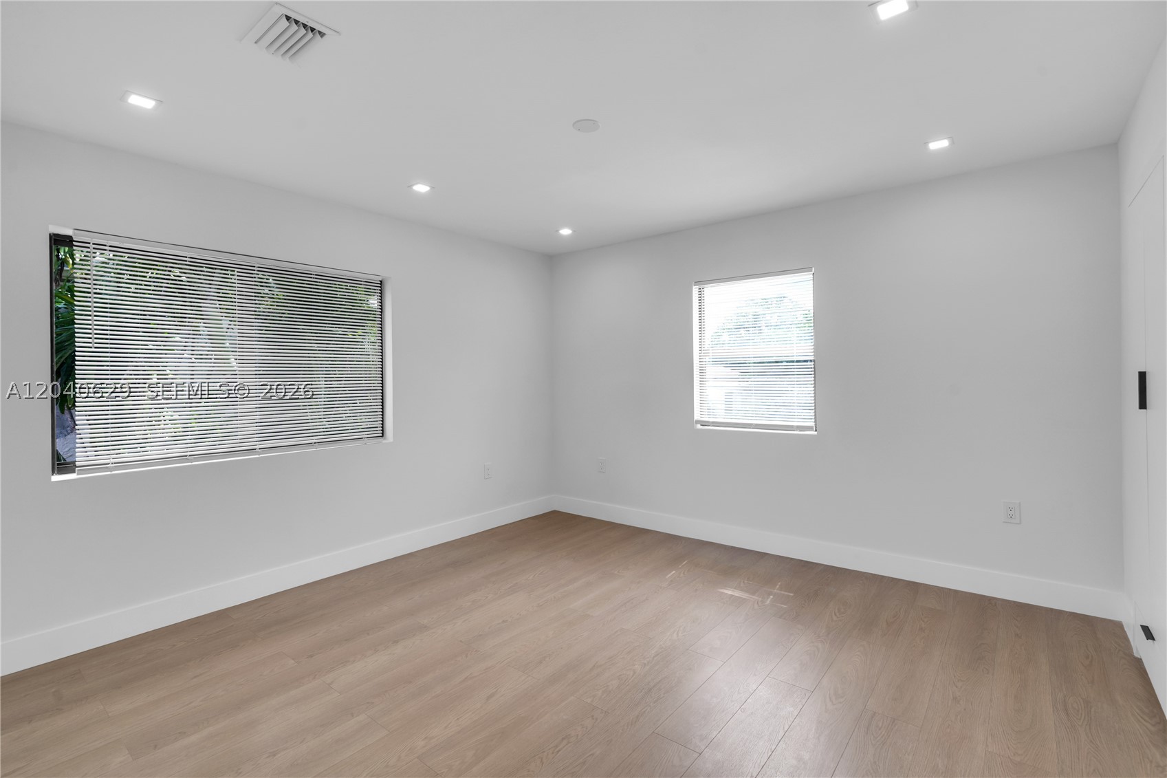 SALIDOR COURT - Residential