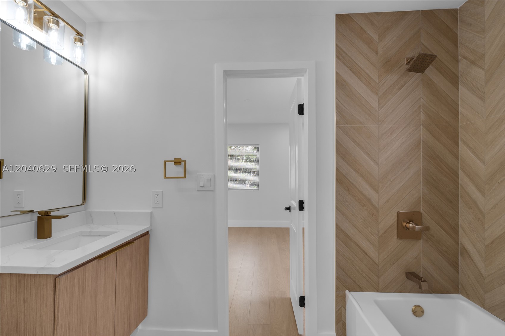 SALIDOR COURT - Residential