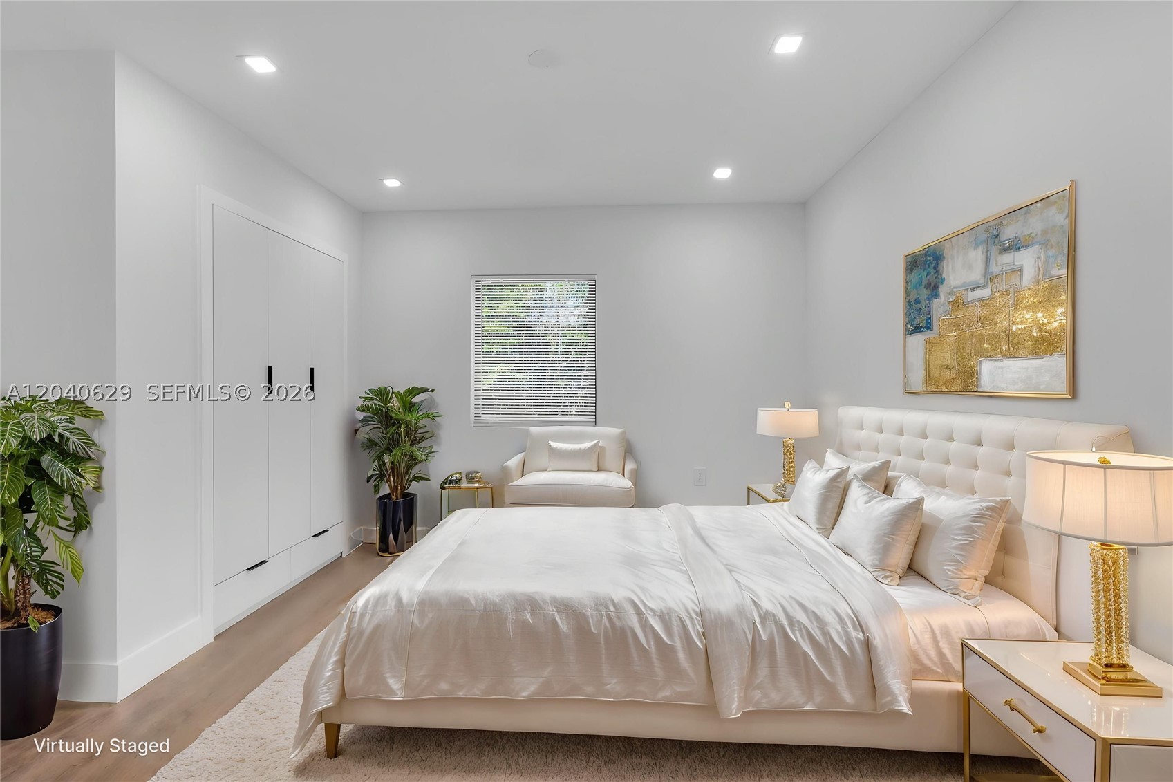 SALIDOR COURT - Residential