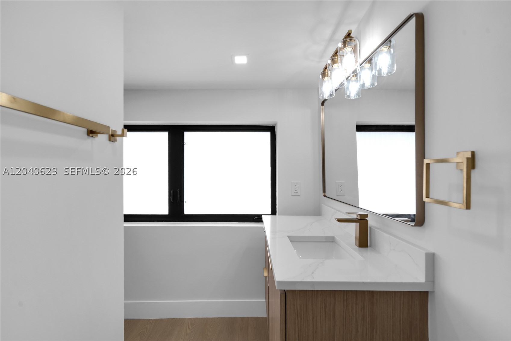 SALIDOR COURT - Residential