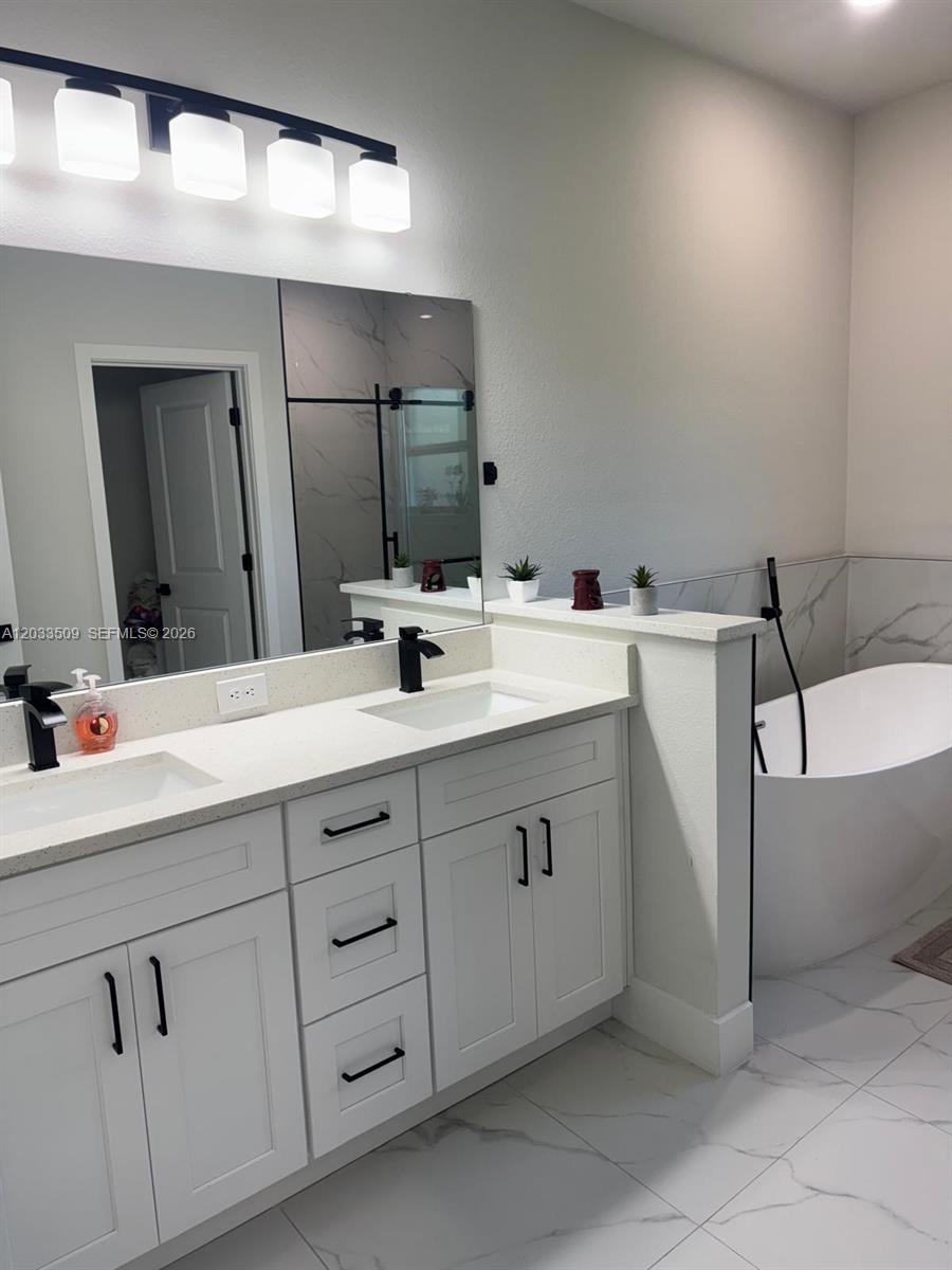 RAINBOW LAKES ESTATES SEC - Residential