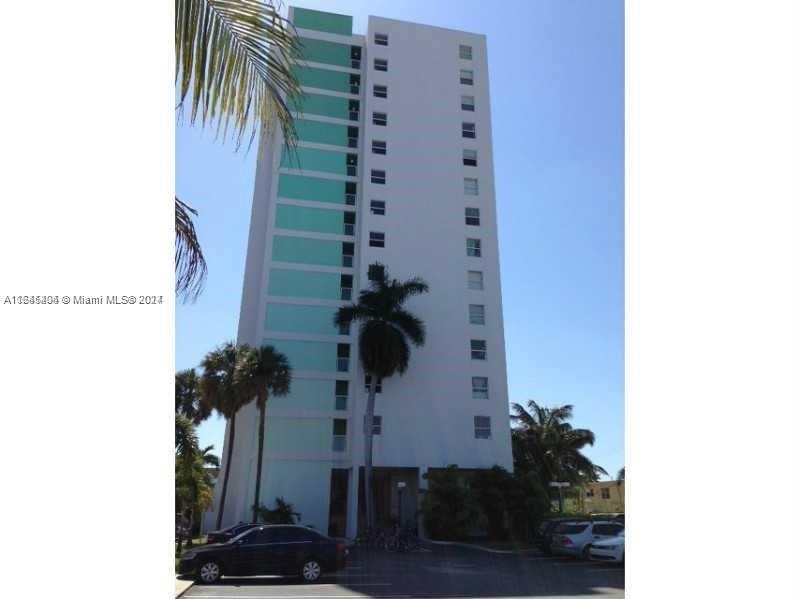 Bayfront building located in the heart of South Beach on West Avenue. Short walk to Lincoln Rd, Starbucks, Fresh Market, Whole Foods. Waterfront pool area, gym, bike room. 24-hour front desk and security. All tiled floors, lots of natural light and closet space! Parking spaces can be rented from the Association $100 per Month, $300 per Semester, $500 per Year. Water and basic cable included. Association requires $500.00 refundable deposit and $100 move-in fee. Please submit credit report, proof of income and rental application with Contract to Lease.