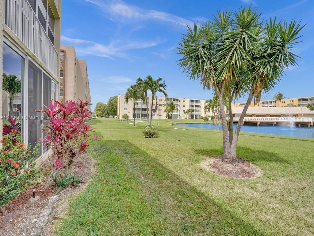 MEADOWBROOK LAKES CONDO - Residential