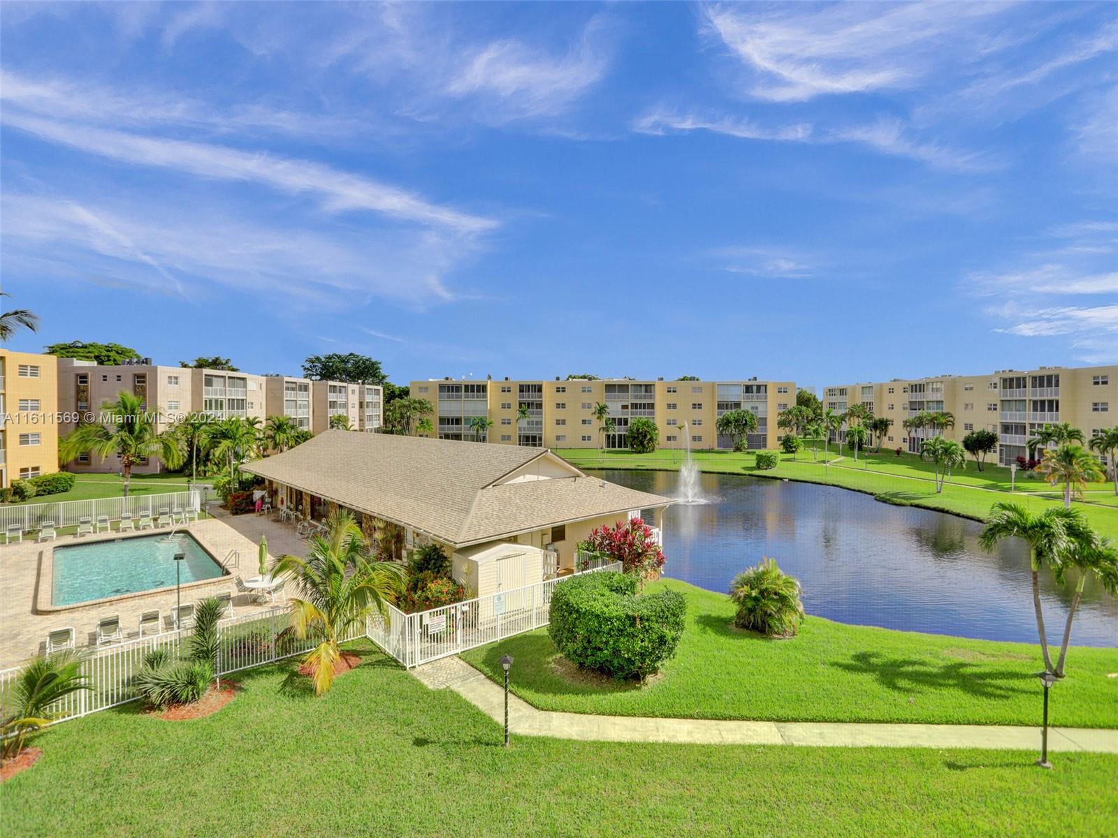 MEADOWBROOK LAKES CONDO - Residential